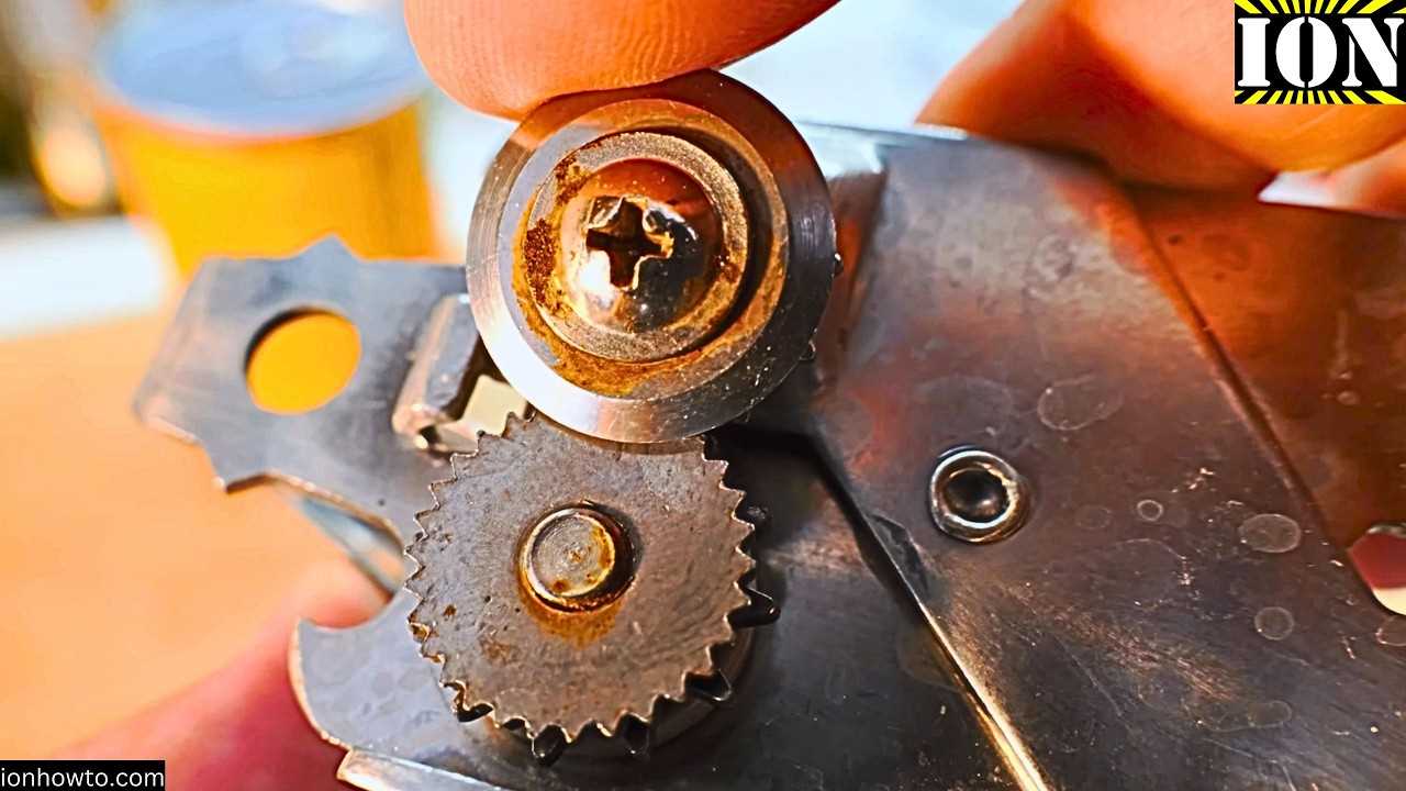 how to repair a manual can opener